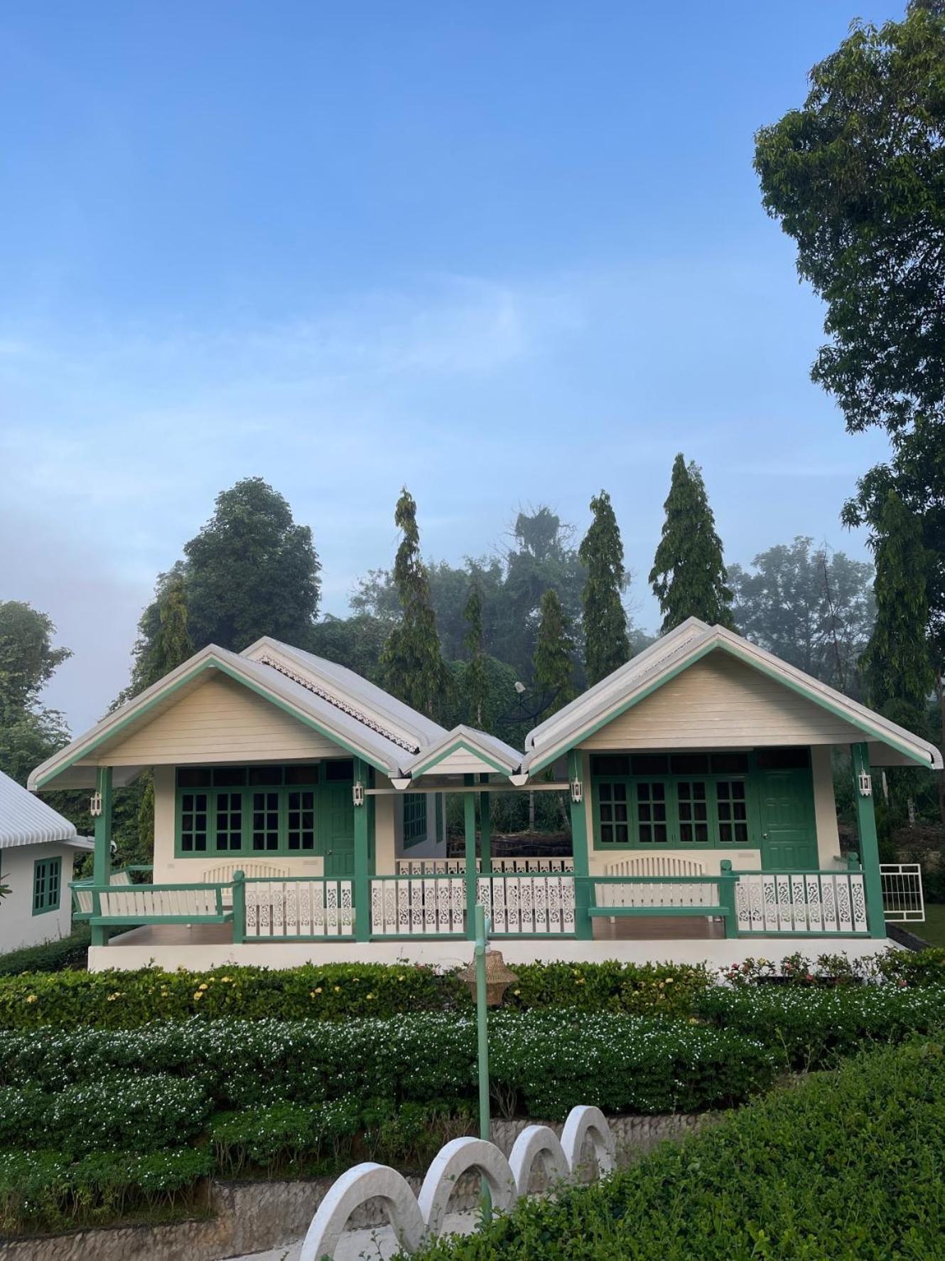 Baanpufa Resort Sai Yok Exteriör bild